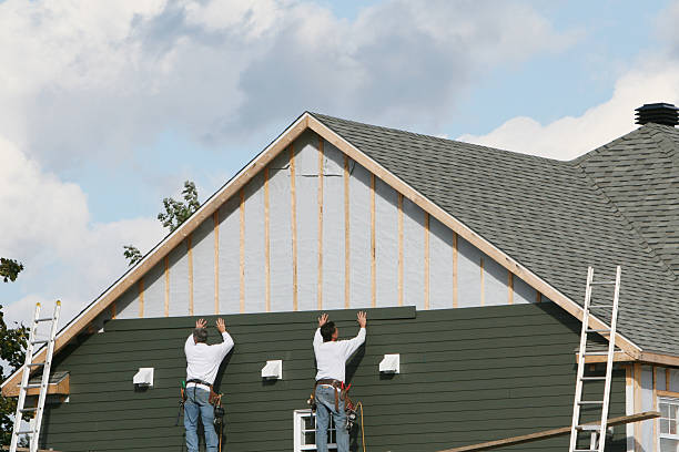 Professional Siding technician working in Verona, VA